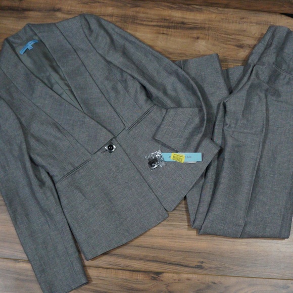 ANTONIO MELANI Jackets & Blazers - NWT Antonio Melani gray suit jacket sz 0 pant sz 0